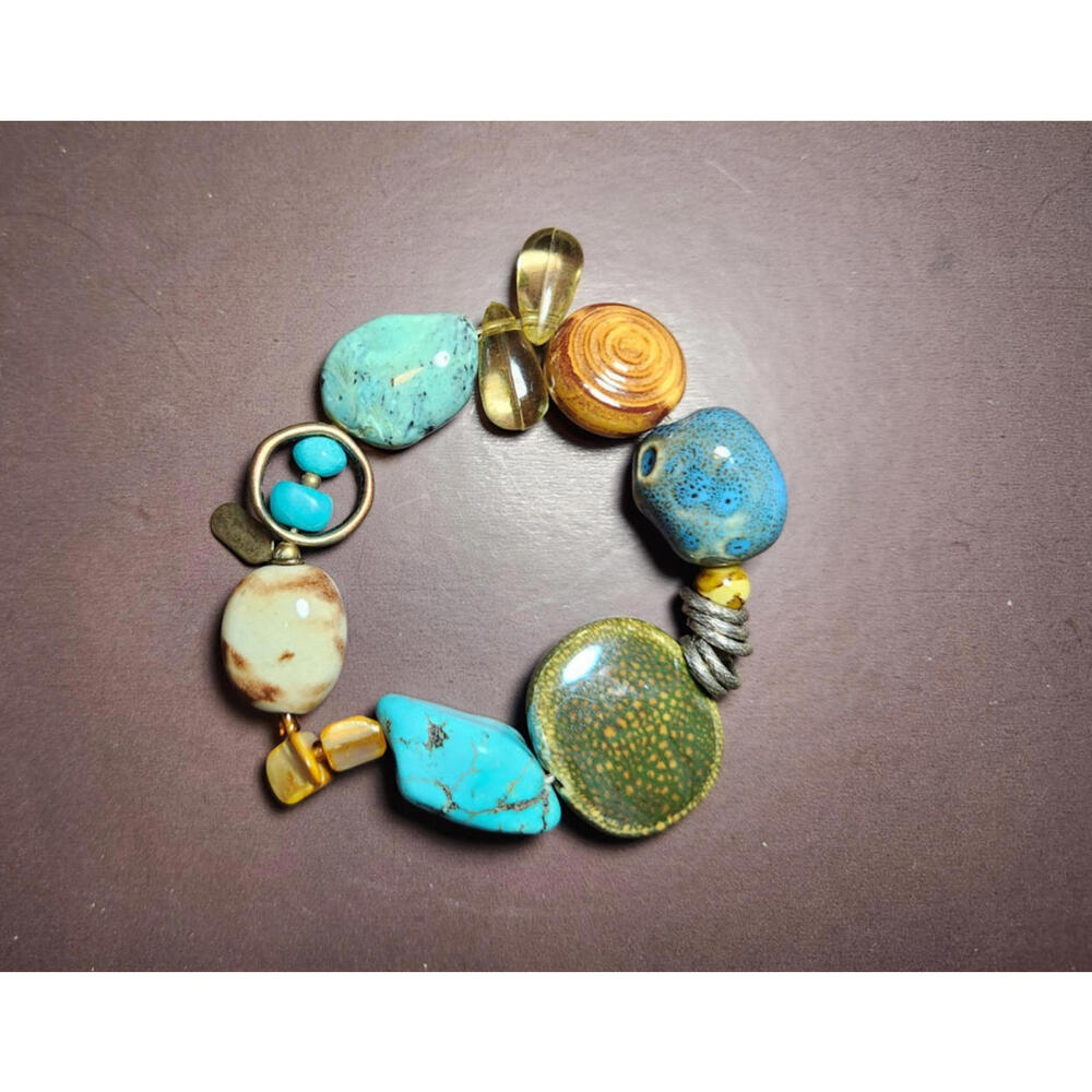 Costume Jewelry Stretch Bracelet Turquoise Stones & Amber Brown Glass Beads